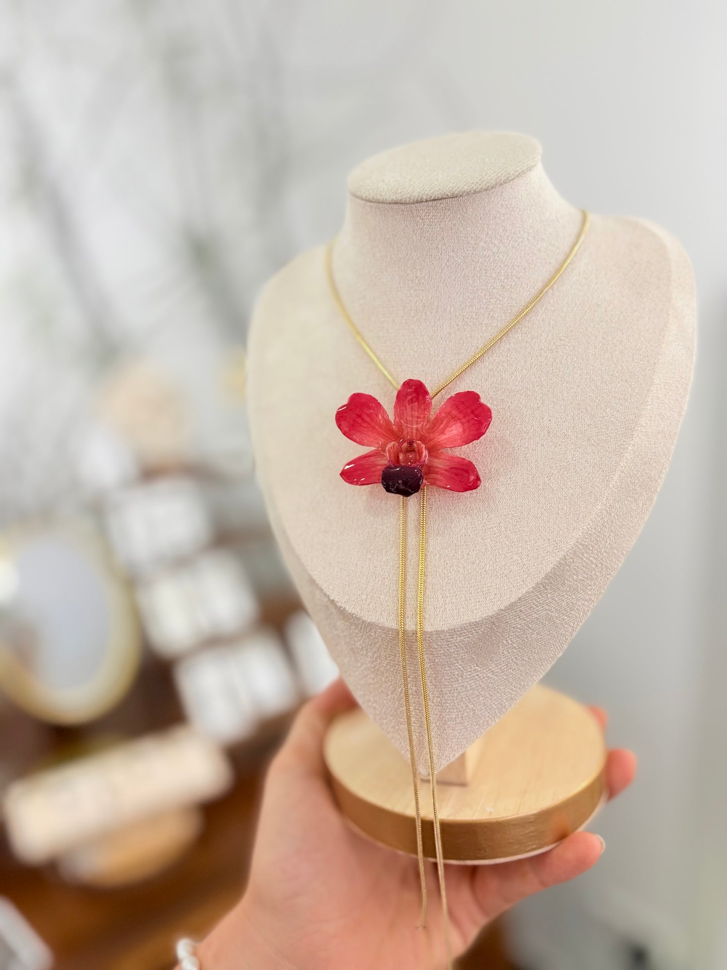 Kleine Rote Orchideen Kette