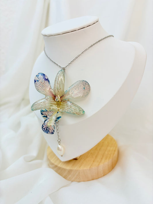 Orchideen Kette Weiß Blau mit Perle