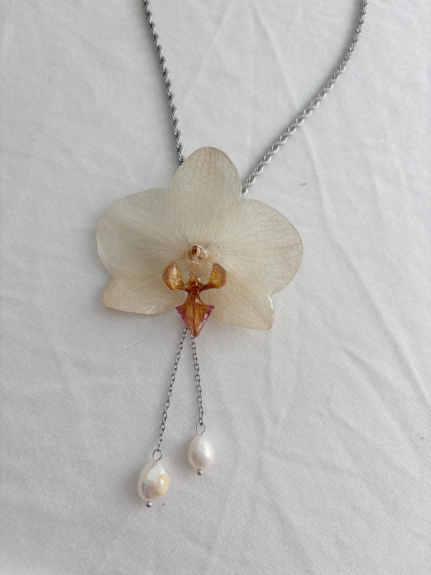 Weiße Orchidee Statement Kette