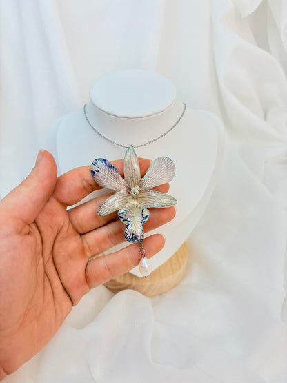 Orchideen Kette Weiß Blau mit Perle