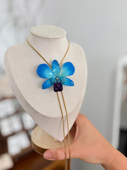 Louisa’s Kette (Blaue Orchidee)