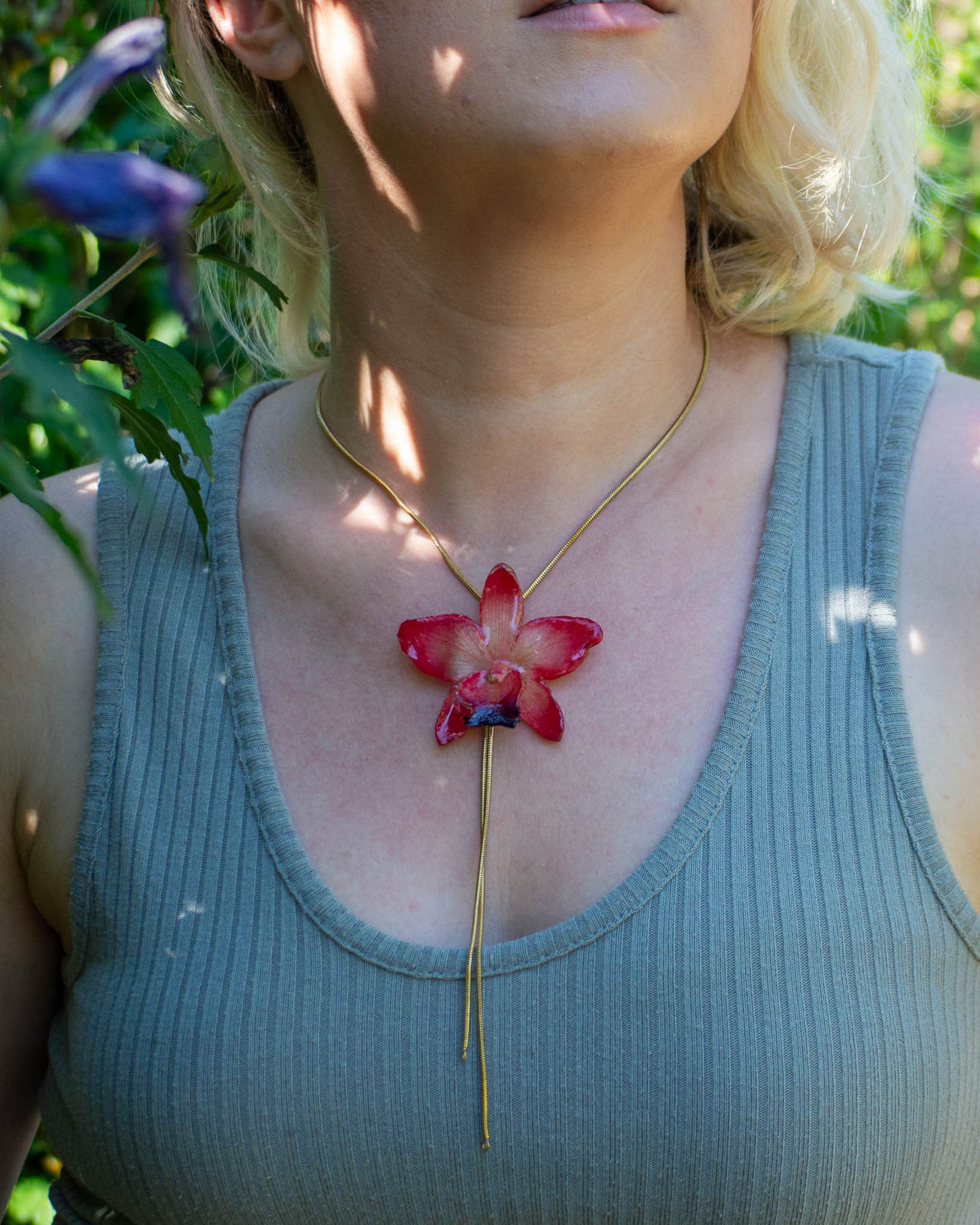 Kleine Rote Orchideen Kette