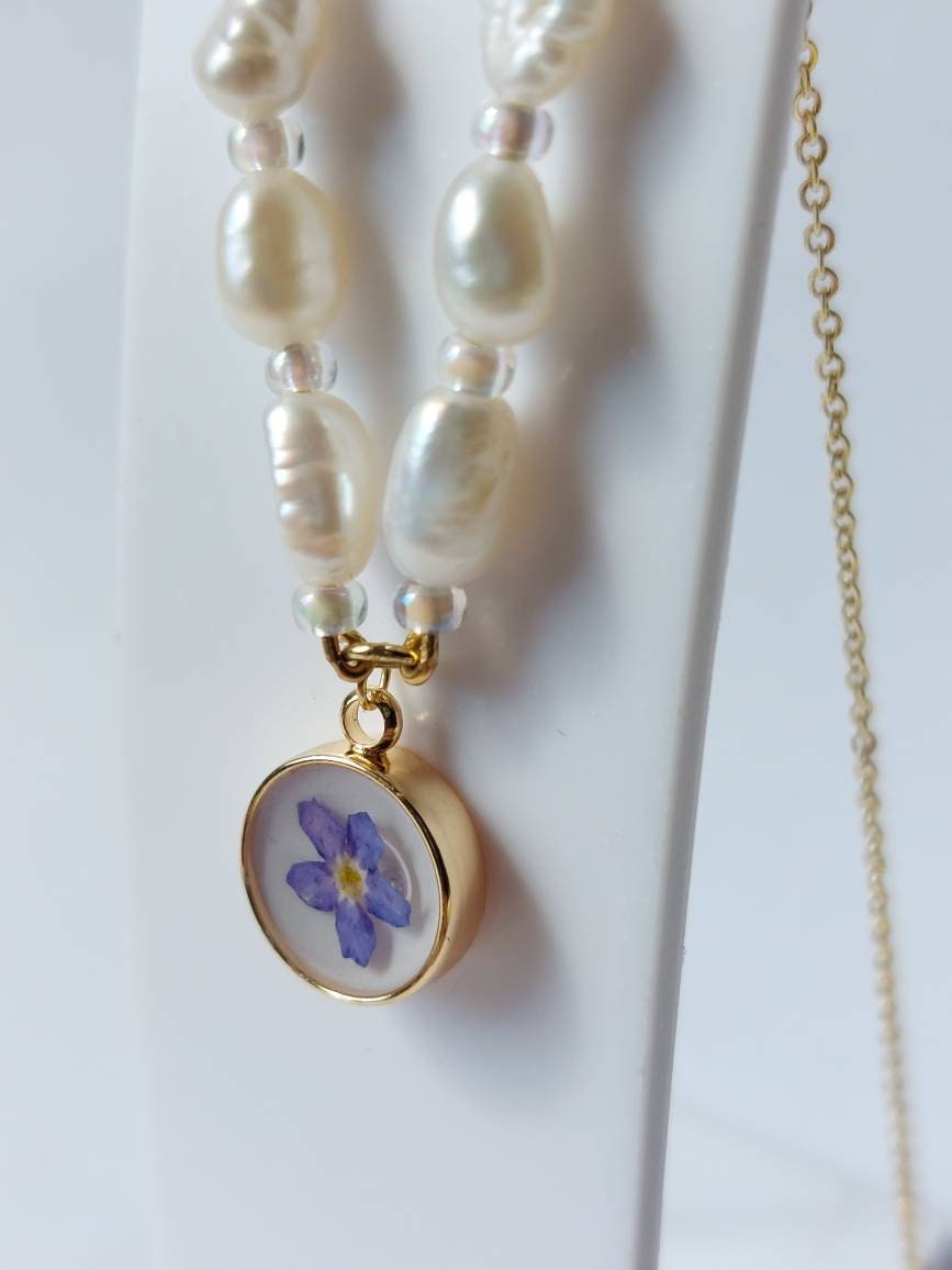 Flower and Pearls Necklace